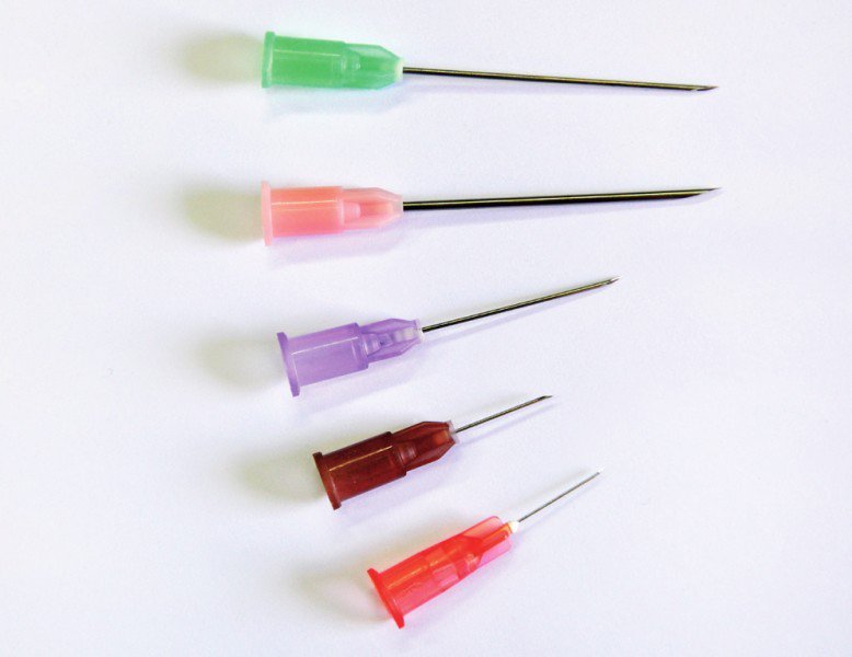BLUNT DRAWING UP NEEDLE RED 18G X 38MM (100)
